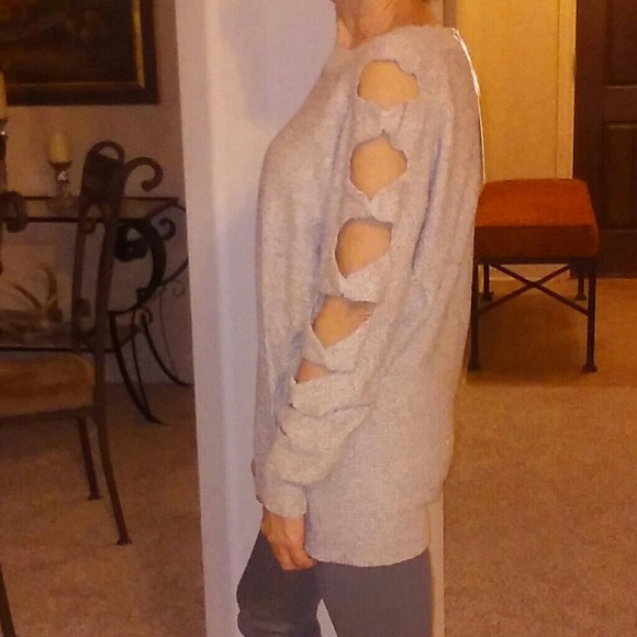 Azz Trading Sweaters - Azz Trading Sweater Size Large Beige Jewel Neck Cold Shoulder Ladder Sleeve Lght
